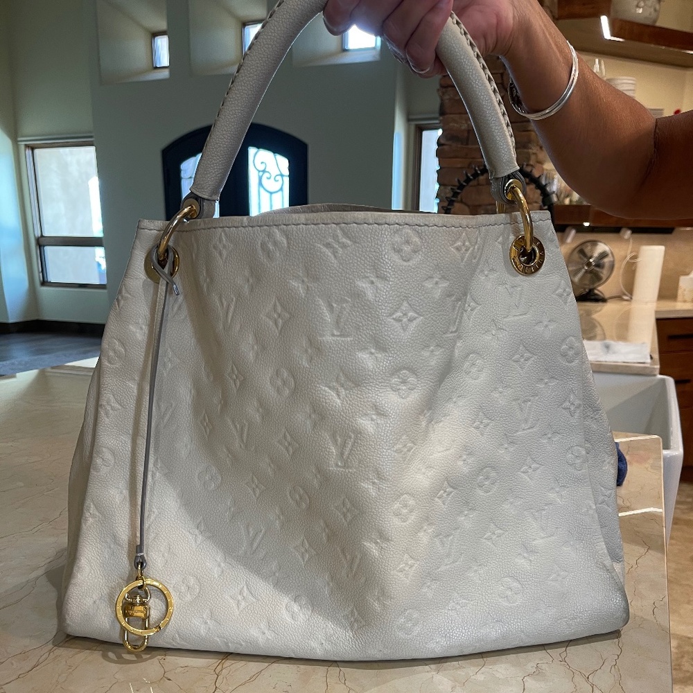 Louis Vuitton Artsy Monogram Leather MM